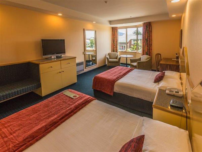 Distinction Luxmore Hotel Te Anau Esterno foto