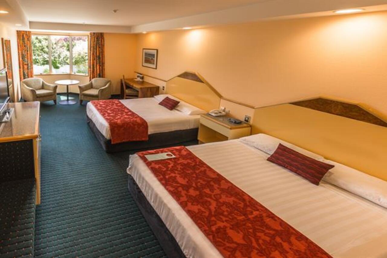 Distinction Luxmore Hotel Te Anau Esterno foto