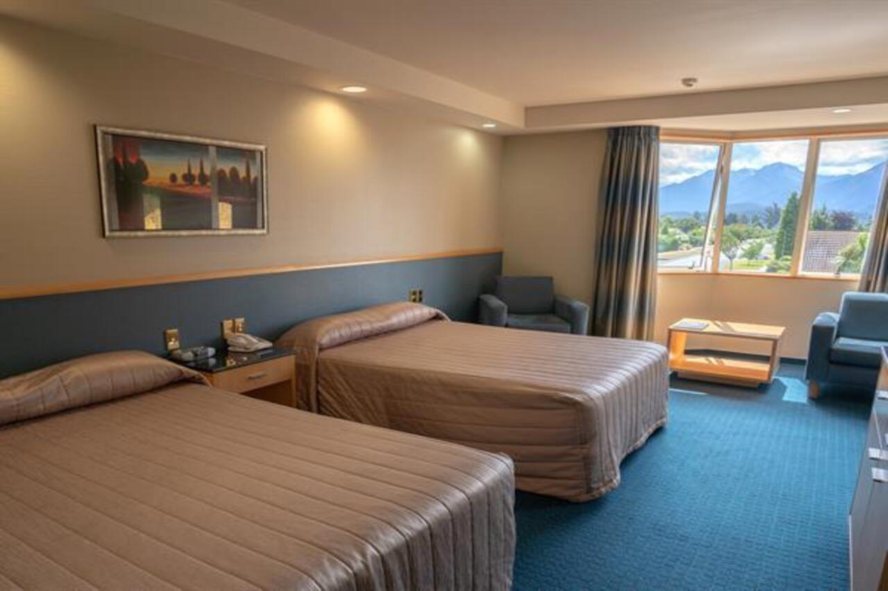 Distinction Luxmore Hotel Te Anau Esterno foto