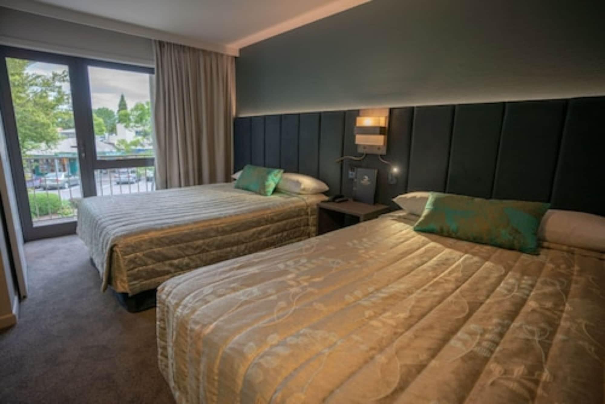 Distinction Luxmore Hotel Te Anau Esterno foto