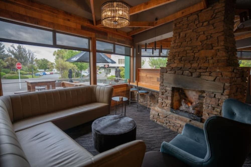 Distinction Luxmore Hotel Te Anau Esterno foto