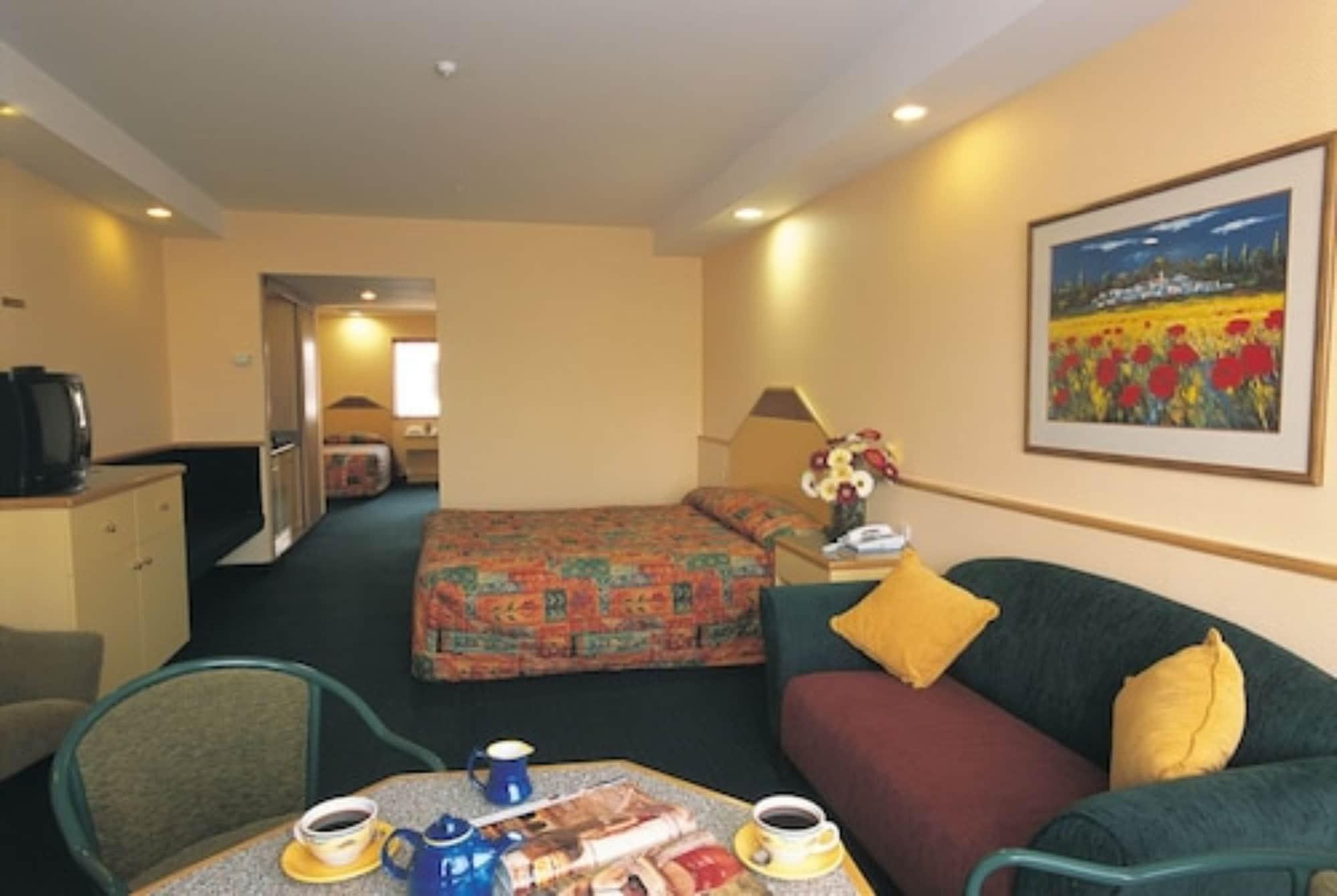 Distinction Luxmore Hotel Te Anau Esterno foto