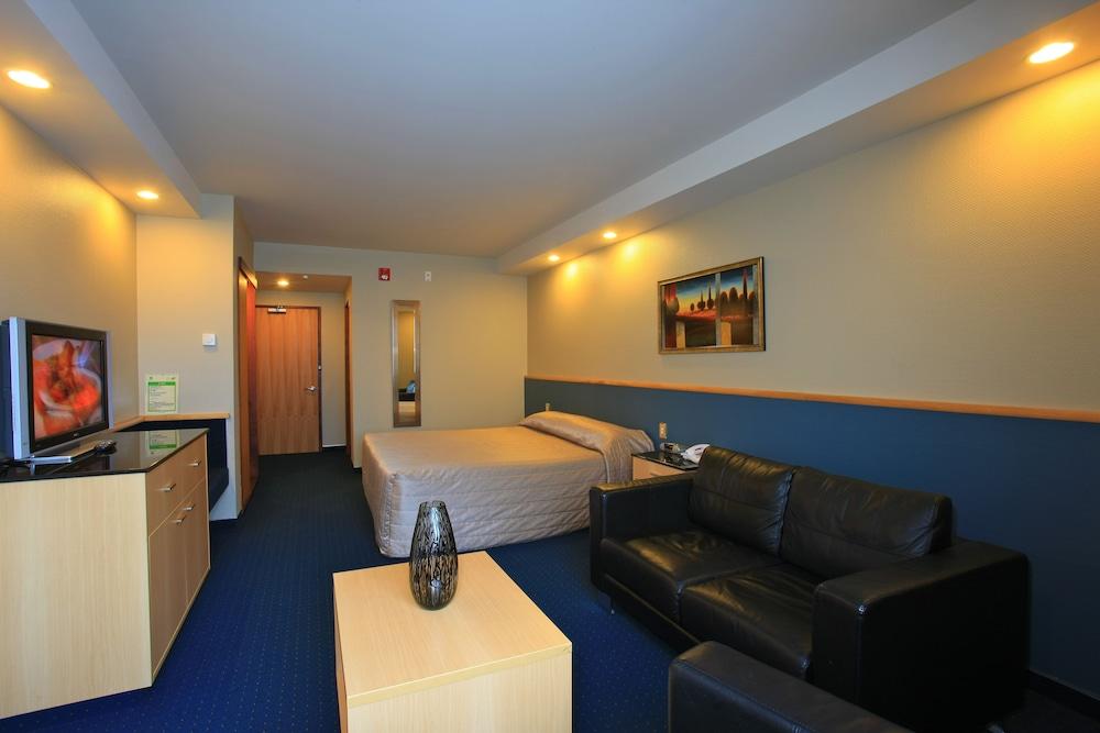Distinction Luxmore Hotel Te Anau Esterno foto